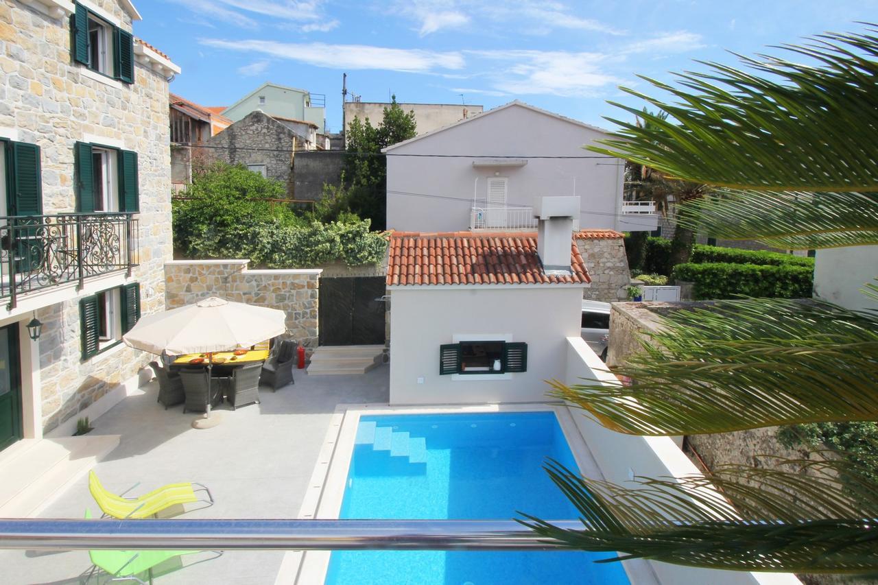 Villa Filipetti With Heated Pool Макарска Экстерьер фото